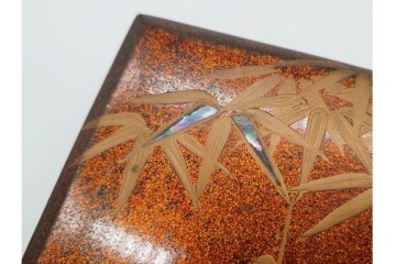 明治から大正期　時代物漆器　鶴・松竹梅蒔絵　螺鈿のきらめきが美しい総梨地の御色紙箱　外箱付き　(R-091409)