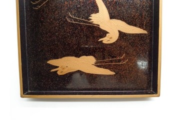 明治から大正期　時代物漆器　鶴・松竹梅蒔絵　螺鈿のきらめきが美しい総梨地の御色紙箱　外箱付き　(R-091409)