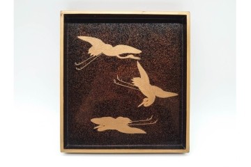 明治から大正期　時代物漆器　鶴・松竹梅蒔絵　螺鈿のきらめきが美しい総梨地の御硯箱　硯・水滴(龍雲吉田造)・外箱付き　(R-091410)