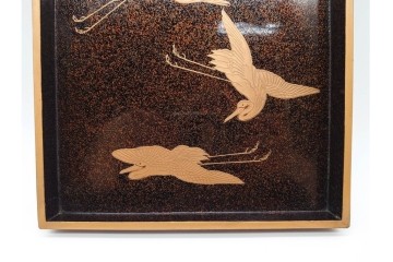 明治から大正期　時代物漆器　鶴・松竹梅蒔絵　螺鈿のきらめきが美しい総梨地の御硯箱　硯・水滴(龍雲吉田造)・外箱付き　(R-091410)