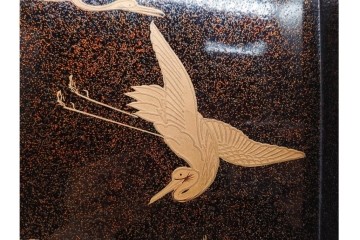 明治から大正期　時代物漆器　鶴・松竹梅蒔絵　螺鈿のきらめきが美しい総梨地の御硯箱　硯・水滴(龍雲吉田造)・外箱付き　(R-091410)