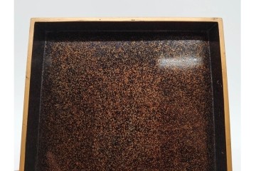 明治から大正期　時代物漆器　鶴・松竹梅蒔絵　螺鈿のきらめきが美しい総梨地の御硯箱　硯・水滴(龍雲吉田造)・外箱付き　(R-091410)
