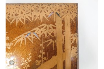 明治から大正期　時代物漆器　鶴・松竹梅蒔絵　螺鈿のきらめきが美しい総梨地の御文庫　外箱付き　(R-091411)
