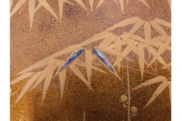明治から大正期　時代物漆器　鶴・松竹梅蒔絵　螺鈿のきらめきが美しい総梨地の御文庫　外箱付き　(R-091411)