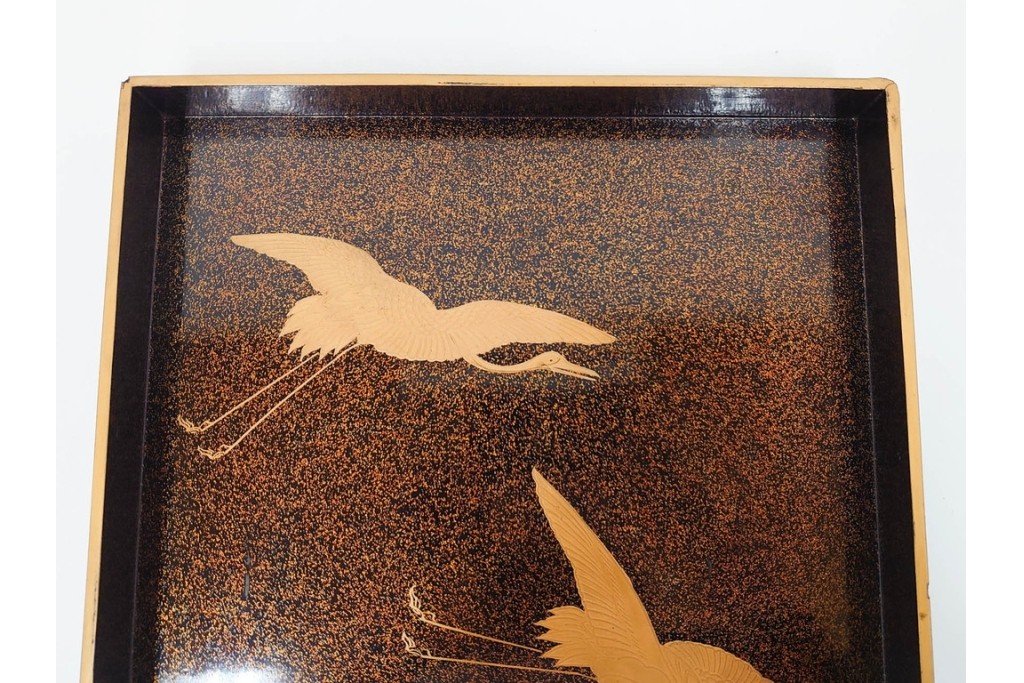 明治から大正期　時代物漆器　鶴・松竹梅蒔絵　螺鈿のきらめきが美しい総梨地の御文庫　外箱付き　(R-091411)