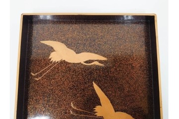 明治から大正期　時代物漆器　鶴・松竹梅蒔絵　螺鈿のきらめきが美しい総梨地の御文庫　外箱付き　(R-091411)