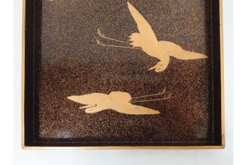 明治から大正期　時代物漆器　鶴・松竹梅蒔絵　螺鈿のきらめきが美しい総梨地の御文庫　外箱付き　(R-091411)