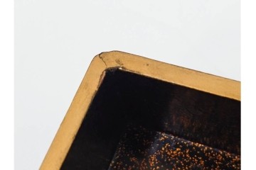 明治から大正期　時代物漆器　鶴・松竹梅蒔絵　螺鈿のきらめきが美しい総梨地の御文庫　外箱付き　(R-091411)