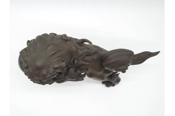 凌珉作　銅製　勇壮な玉乗り獅子の置物　(R-091424)