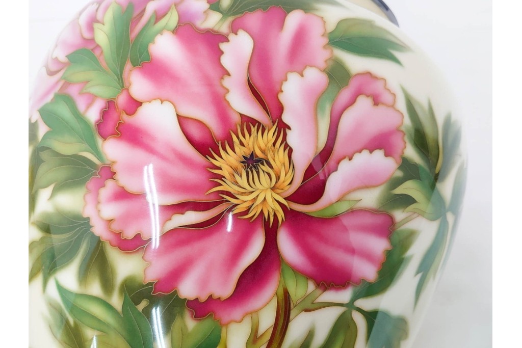 安藤七宝　高さ約37cm　牡丹が描かれた純銀縁の花瓶　(R-091427)