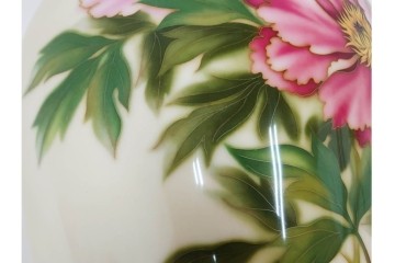 安藤七宝　高さ約37cm　牡丹が描かれた純銀縁の花瓶　(R-091427)