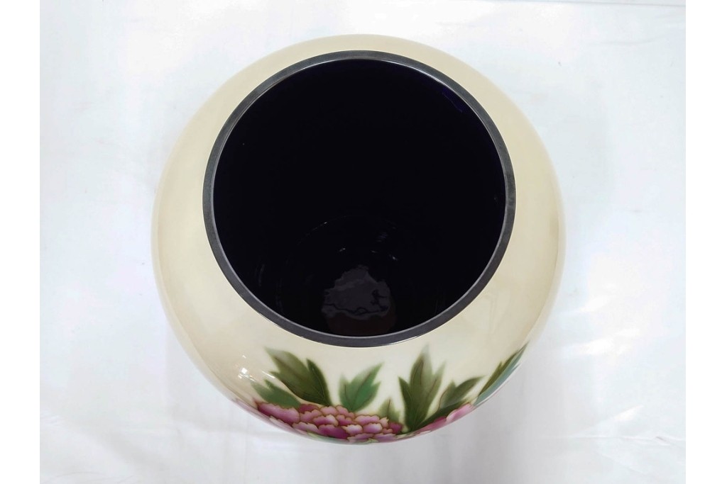 安藤七宝　高さ約37cm　牡丹が描かれた純銀縁の花瓶　(R-091427)