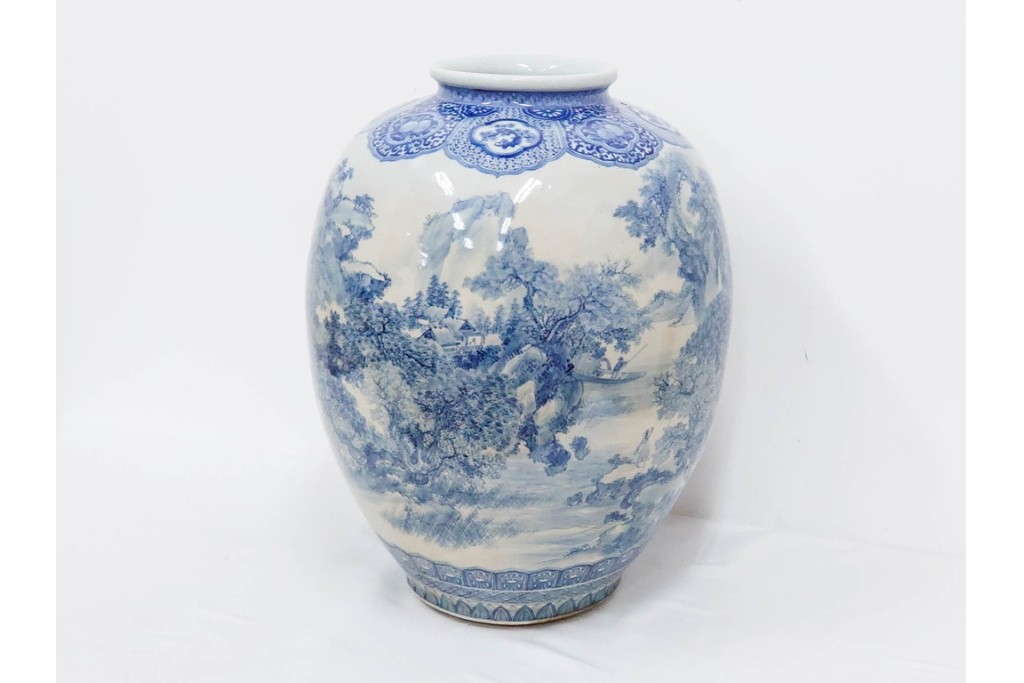 時代物　明治期　伊万里　高さ約60cm　緻密な山水図が描かれた染付の花瓶　(R-091430)