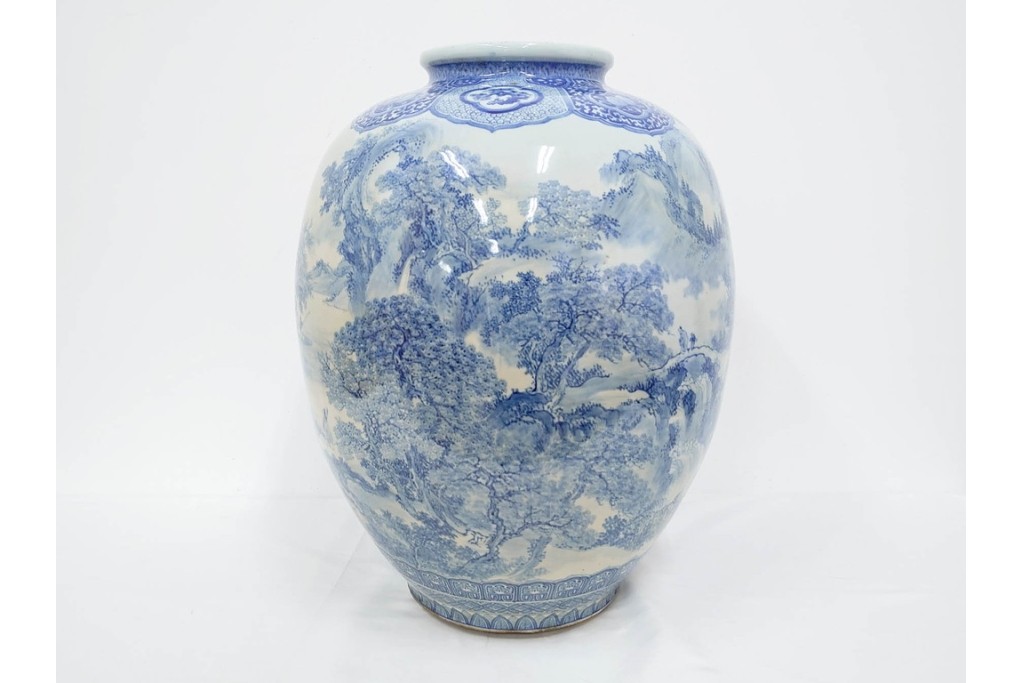 時代物　明治期　伊万里　高さ約60cm　緻密な山水図が描かれた染付の花瓶　(R-091430)