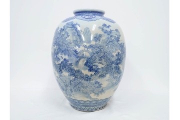 時代物　明治期　伊万里　高さ約60cm　緻密な山水図が描かれた染付の花瓶　(R-091430)