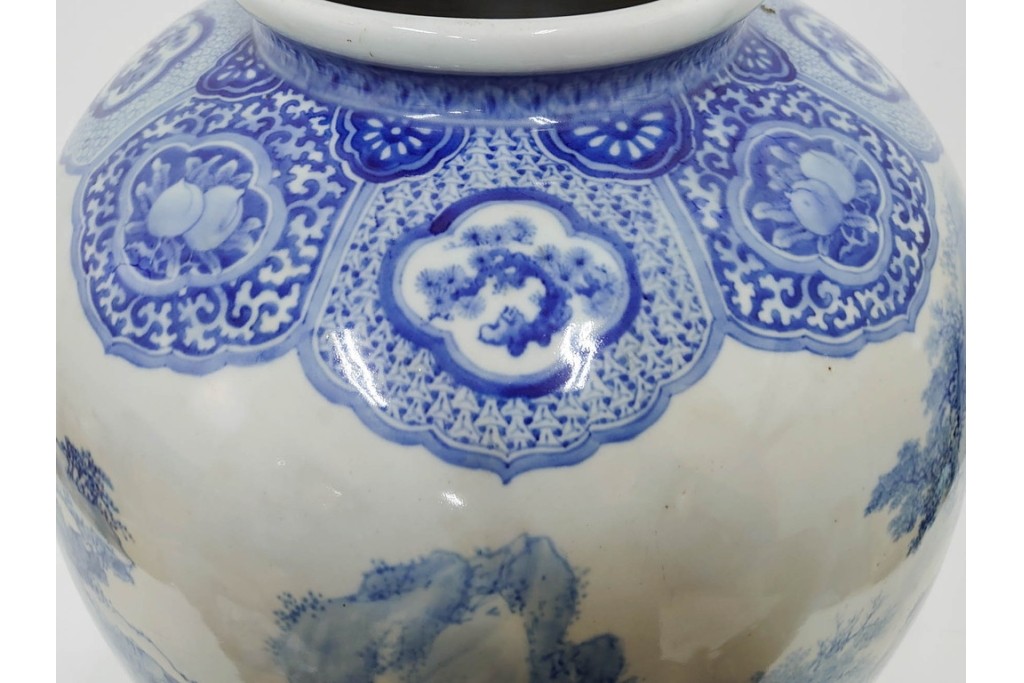 時代物　明治期　伊万里　高さ約60cm　緻密な山水図が描かれた染付の花瓶　(R-091430)