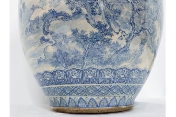 時代物　明治期　伊万里　高さ約60cm　緻密な山水図が描かれた染付の花瓶　(R-091430)