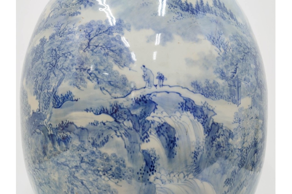 時代物　明治期　伊万里　高さ約60cm　緻密な山水図が描かれた染付の花瓶　(R-091430)