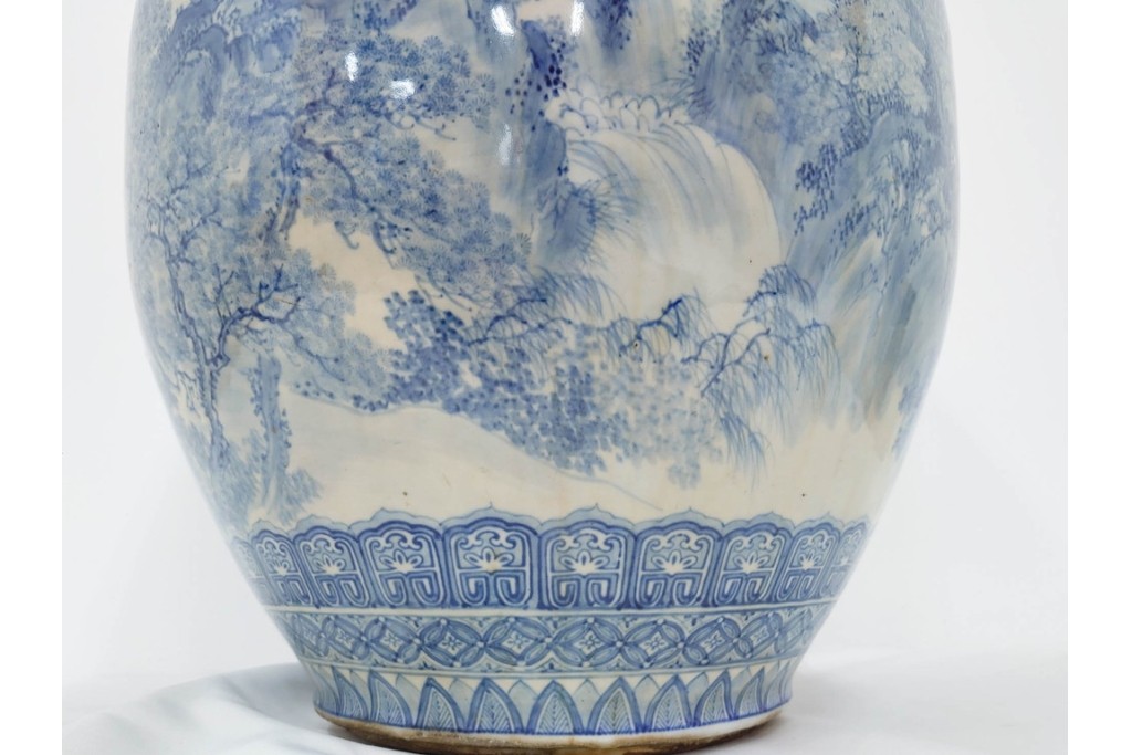 時代物　明治期　伊万里　高さ約60cm　緻密な山水図が描かれた染付の花瓶　(R-091430)