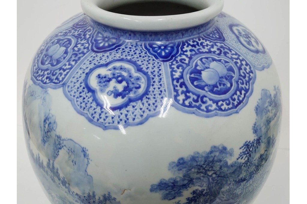 時代物　明治期　伊万里　高さ約60cm　緻密な山水図が描かれた染付の花瓶　(R-091430)
