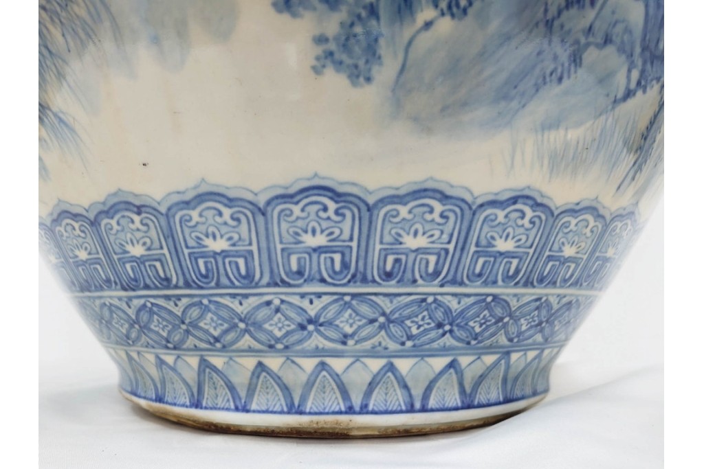 時代物　明治期　伊万里　高さ約60cm　緻密な山水図が描かれた染付の花瓶　(R-091430)