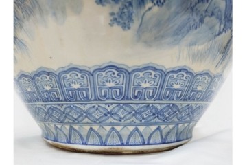 時代物　明治期　伊万里　高さ約60cm　緻密な山水図が描かれた染付の花瓶　(R-091430)