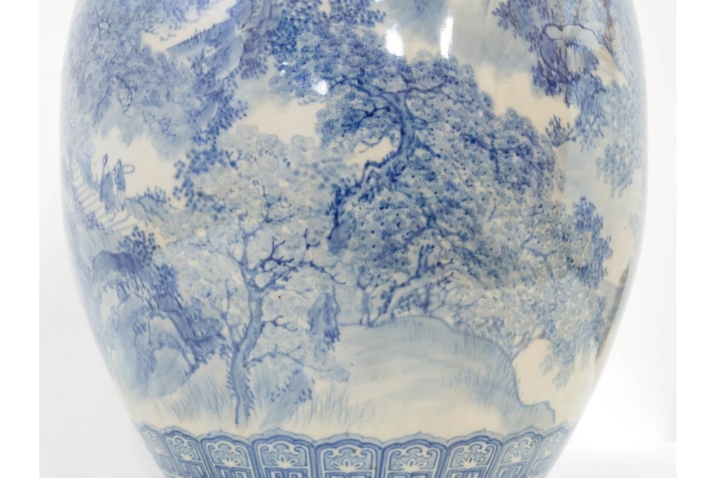 時代物　明治期　伊万里　高さ約60cm　緻密な山水図が描かれた染付の花瓶　(R-091430)
