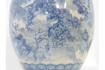 時代物　明治期　伊万里　高さ約60cm　緻密な山水図が描かれた染付の花瓶　(R-091430)