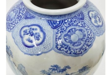 時代物　明治期　伊万里　高さ約60cm　緻密な山水図が描かれた染付の花瓶　(R-091430)