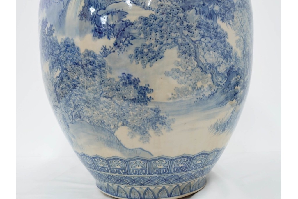 時代物　明治期　伊万里　高さ約60cm　緻密な山水図が描かれた染付の花瓶　(R-091430)