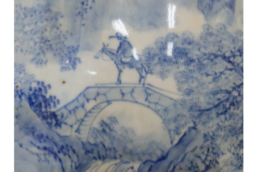 時代物　明治期　伊万里　高さ約60cm　緻密な山水図が描かれた染付の花瓶　(R-091430)