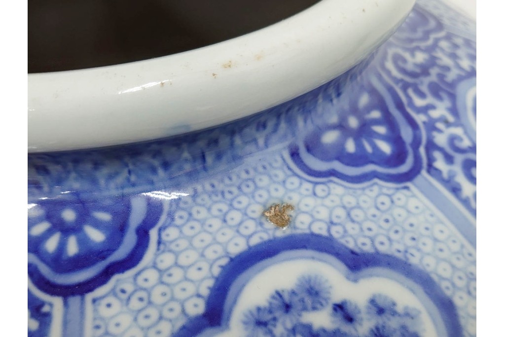 時代物　明治期　伊万里　高さ約60cm　緻密な山水図が描かれた染付の花瓶　(R-091430)