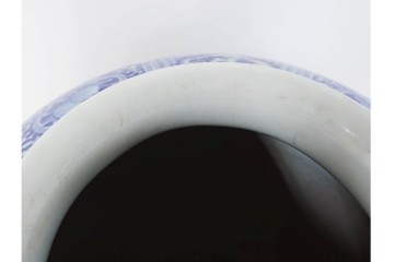 時代物　明治期　伊万里　高さ約60cm　緻密な山水図が描かれた染付の花瓶　(R-091430)