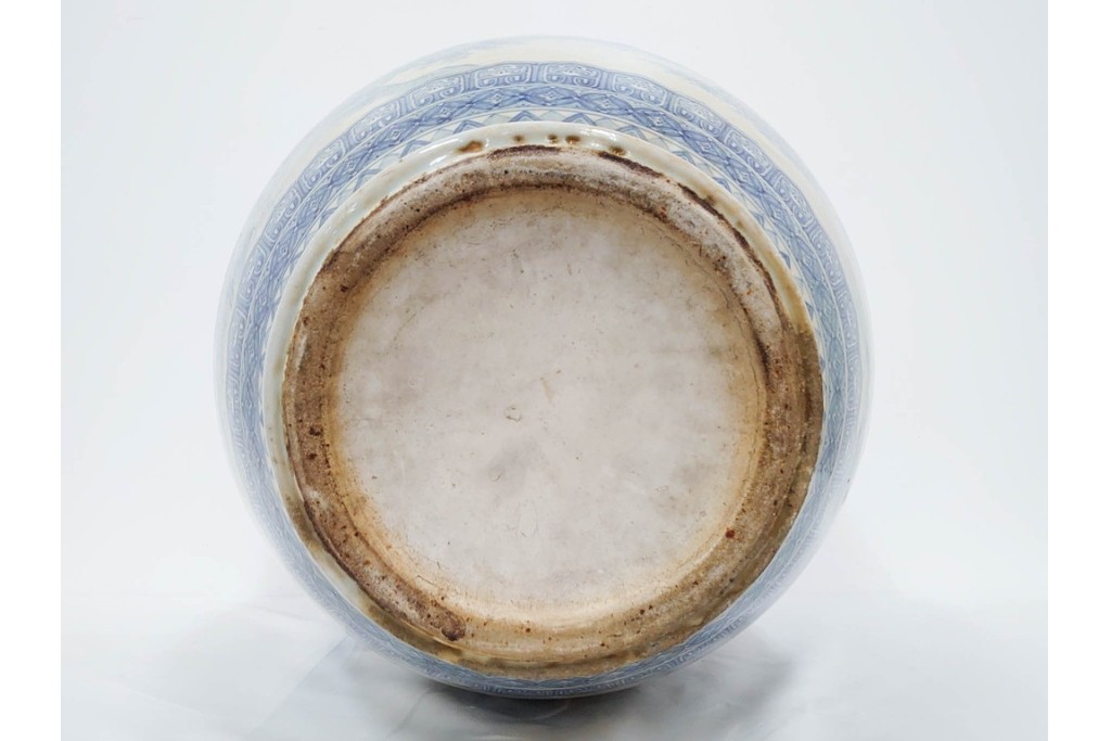 時代物　明治期　伊万里　高さ約60cm　緻密な山水図が描かれた染付の花瓶　(R-091430)