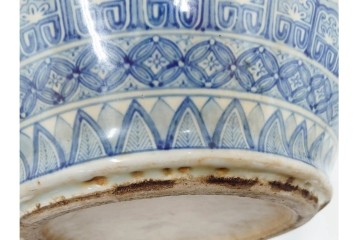 時代物　明治期　伊万里　高さ約60cm　緻密な山水図が描かれた染付の花瓶　(R-091430)