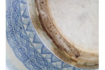 時代物　明治期　伊万里　高さ約60cm　緻密な山水図が描かれた染付の花瓶　(R-091430)