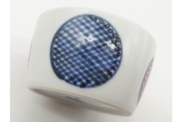 人間国宝　富本憲吉　色絵の丸紋が映えるぐい呑　共箱なし　(R-091431)