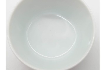 人間国宝　富本憲吉　色絵の丸紋が映えるぐい呑　共箱なし　(R-091431)