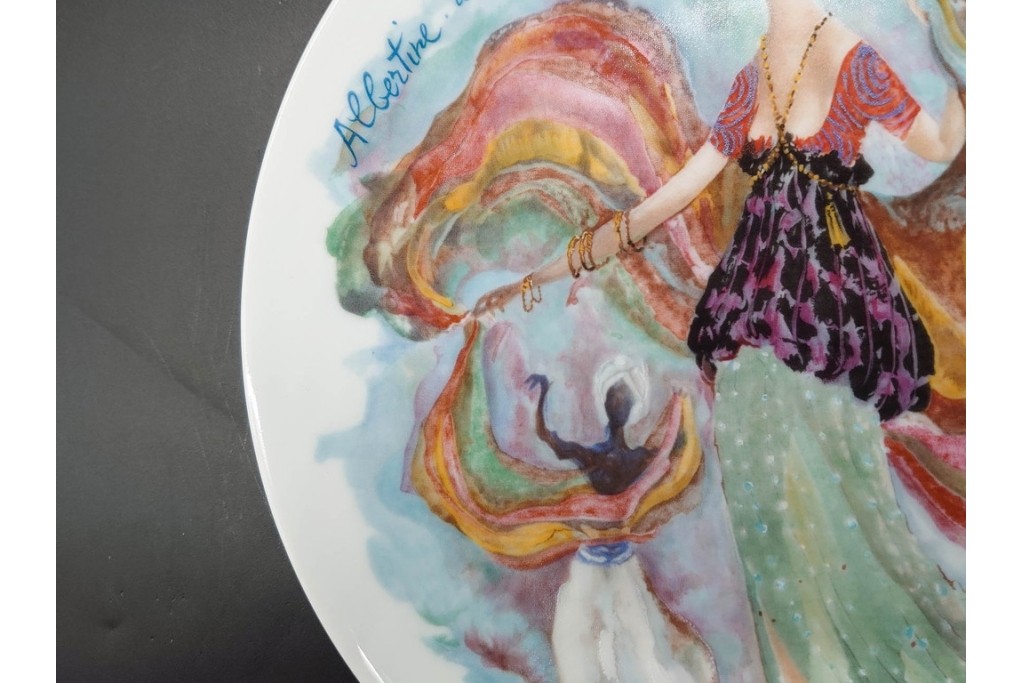 フランス　LIMOGES(リモージュ)　アンリ・ダルソー社　色鮮やかな女性の装いを描いたプレート6枚セット　(R-091441)