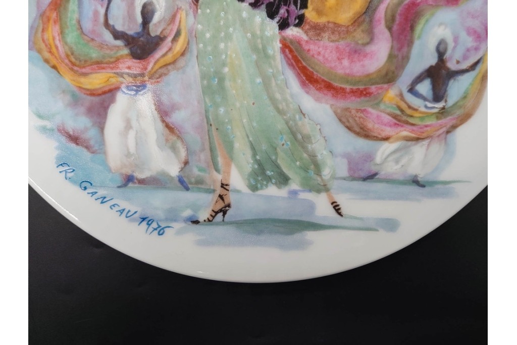フランス　LIMOGES(リモージュ)　アンリ・ダルソー社　色鮮やかな女性の装いを描いたプレート6枚セット　(R-091441)