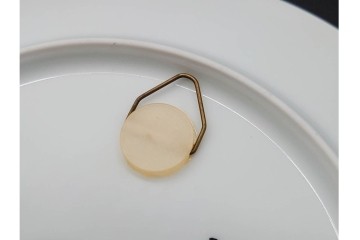 フランス　LIMOGES(リモージュ)　アンリ・ダルソー社　色鮮やかな女性の装いを描いたプレート6枚セット　(R-091441)