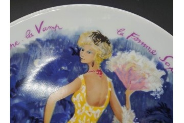 フランス　LIMOGES(リモージュ)　アンリ・ダルソー社　色鮮やかな女性の装いを描いたプレート6枚セット　(R-091441)