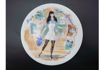 フランス　LIMOGES(リモージュ)　アンリ・ダルソー社　色鮮やかな女性の装いを描いたプレート6枚セット　(R-091441)