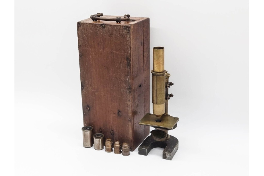 ドイツ　Ernst Leitz Wetzlar(エルンスト・ライツ)　No.9279　金色の鏡筒が印象的な顕微鏡　外箱付き　(R-091445)
