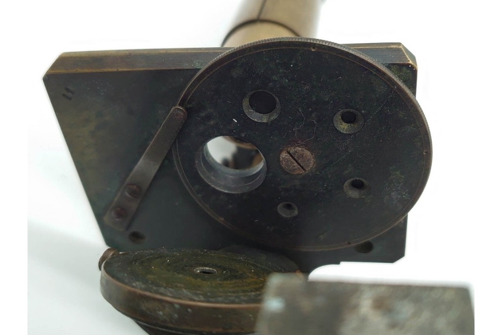 ドイツ　Ernst Leitz Wetzlar(エルンスト・ライツ)　No.9279　金色の鏡筒が印象的な顕微鏡　外箱付き　(R-091445)