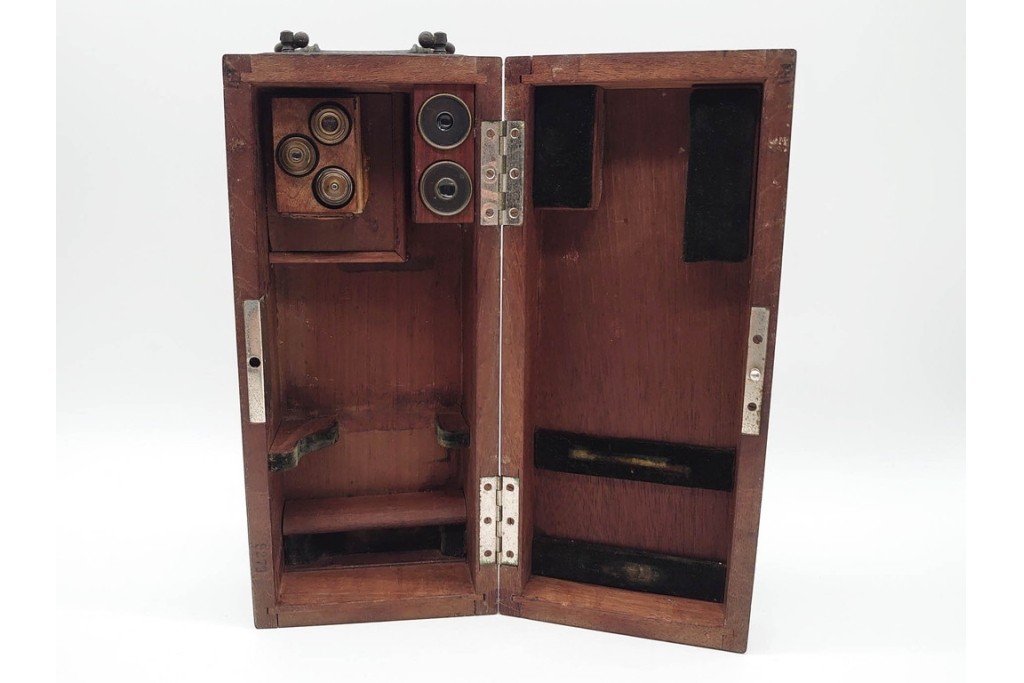 ドイツ　Ernst Leitz Wetzlar(エルンスト・ライツ)　No.9279　金色の鏡筒が印象的な顕微鏡　外箱付き　(R-091445)