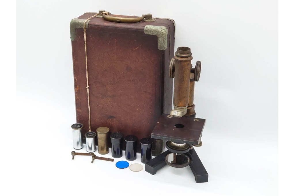 ドイツ　Ernst Leitz Wetzlar(エルンスト・ライツ)　No.112638　レンズ付き顕微鏡　外箱付き　(R-091446)