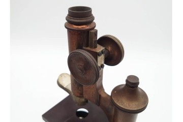 ドイツ　Ernst Leitz Wetzlar(エルンスト・ライツ)　No.112638　レンズ付き顕微鏡　外箱付き　(R-091446)