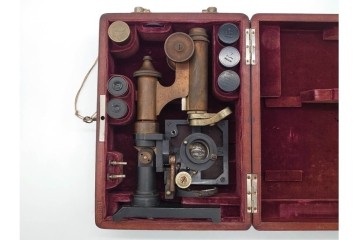 ドイツ　Ernst Leitz Wetzlar(エルンスト・ライツ)　No.112638　レンズ付き顕微鏡　外箱付き　(R-091446)