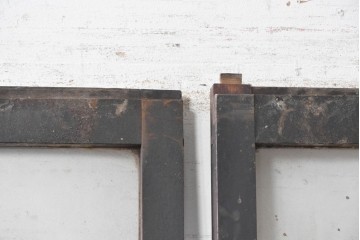 アンティーク建具　大正期から昭和初期　深みのある色合いのガラス入り引き戸2枚セット　(R-091452)